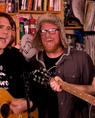 Jimmy Eat World, Motion City Soundtrack & Illuminati Hotties