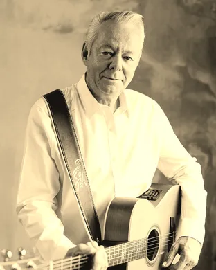 Live concert by Tommy Emmanuel